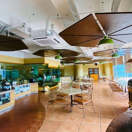 Days Hotel By Wyndham Iloilo Экстерьер фото