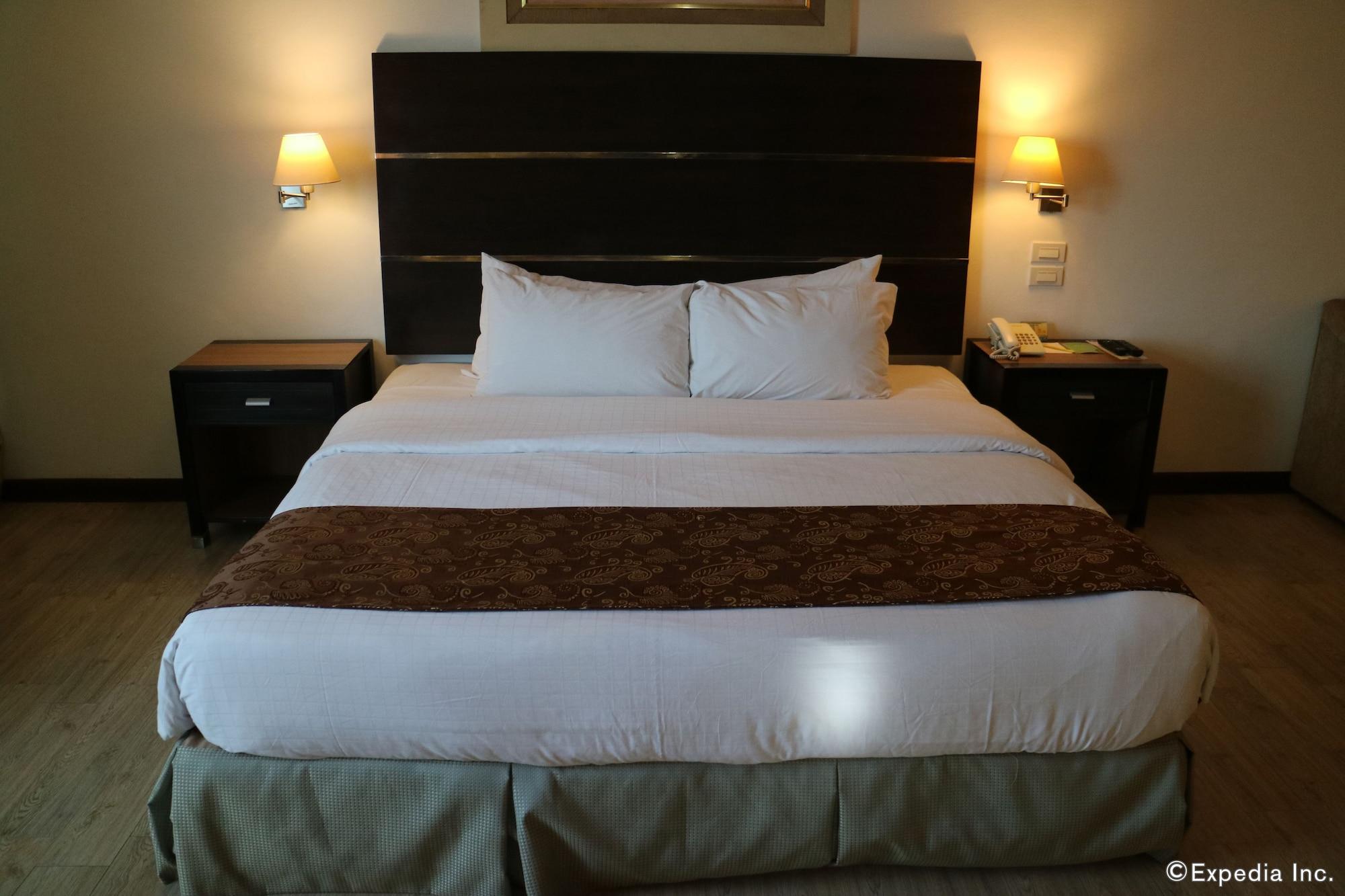 Days Hotel By Wyndham Iloilo Экстерьер фото