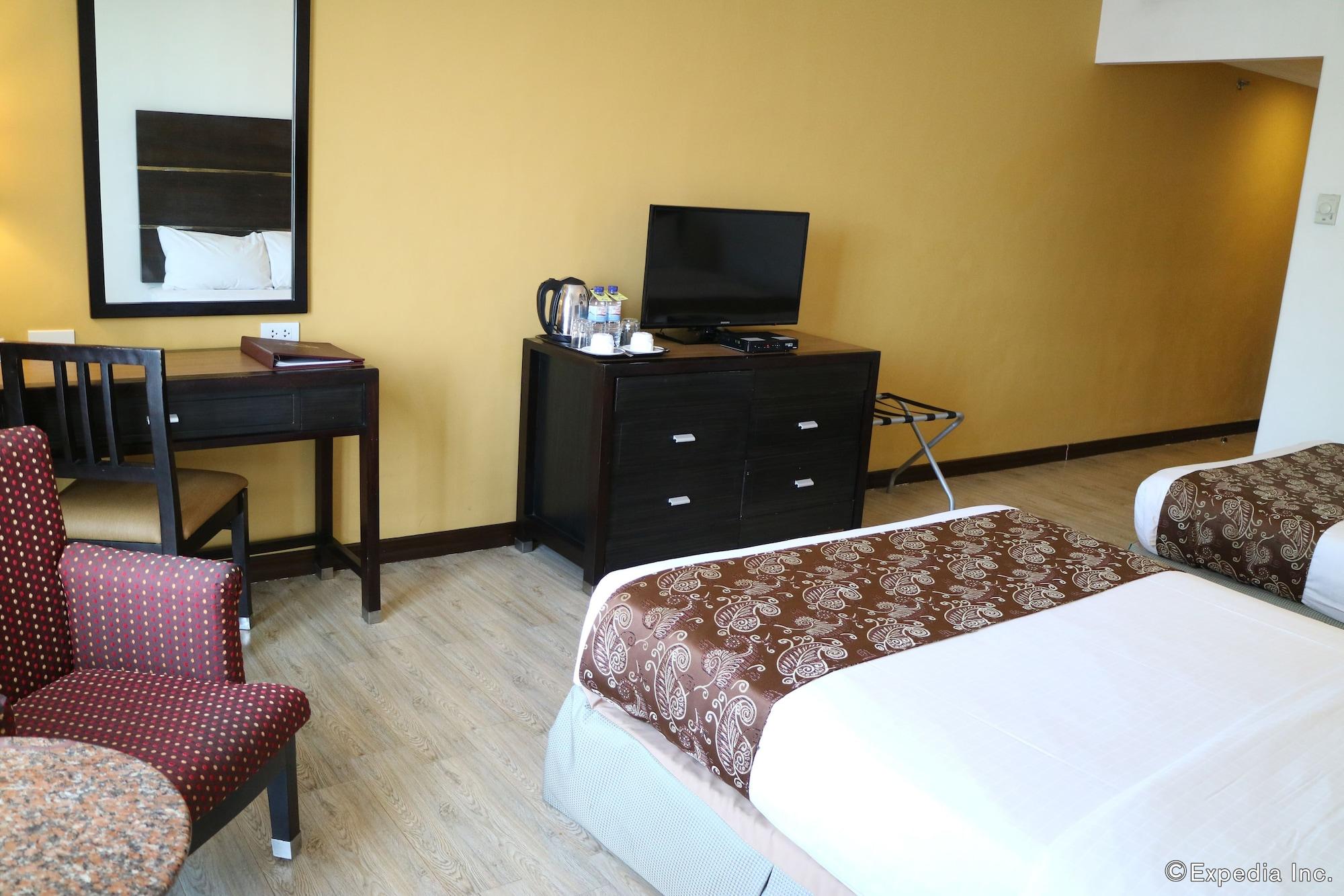 Days Hotel By Wyndham Iloilo Экстерьер фото