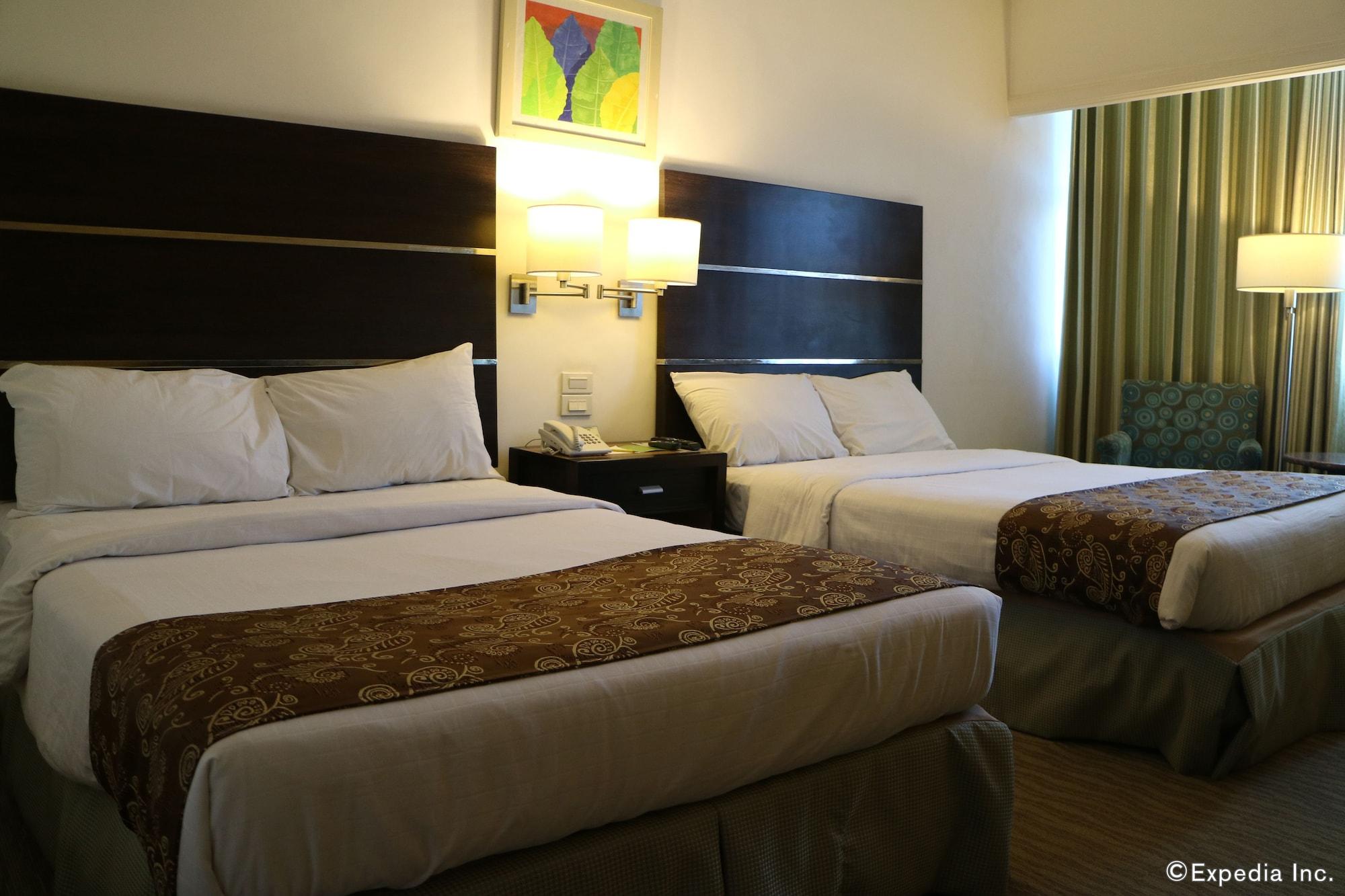 Days Hotel By Wyndham Iloilo Экстерьер фото