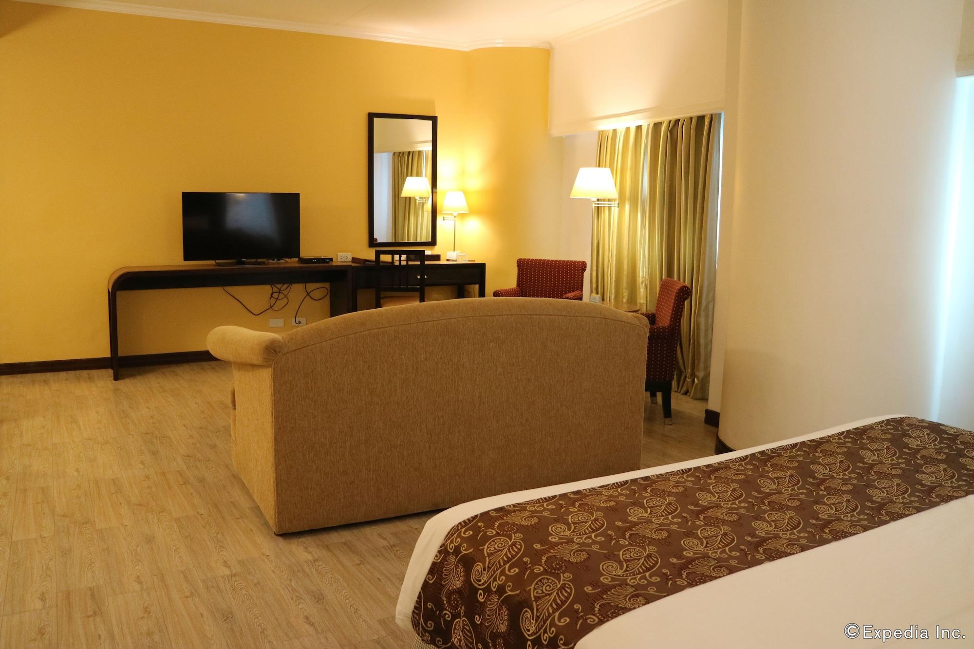 Days Hotel By Wyndham Iloilo Экстерьер фото