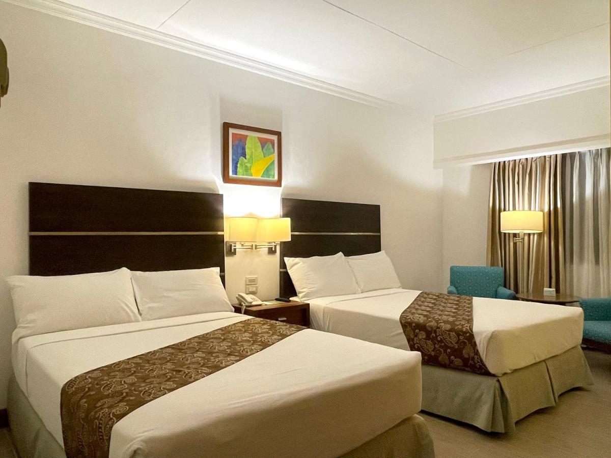 Days Hotel By Wyndham Iloilo Экстерьер фото
